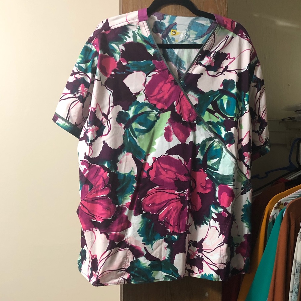 Floral scrub top